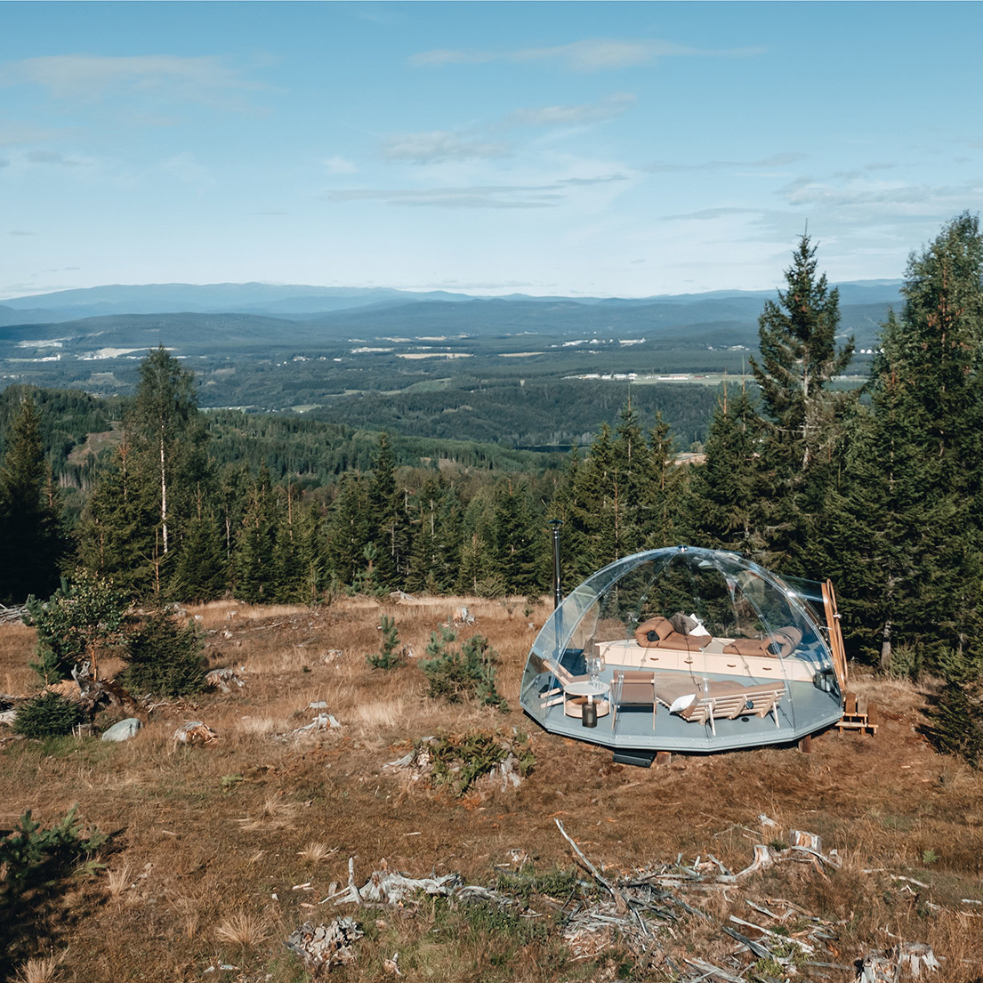 Vår glassiglo på Åsbygda – åpen himmel og panorama! Glamping i Norge.